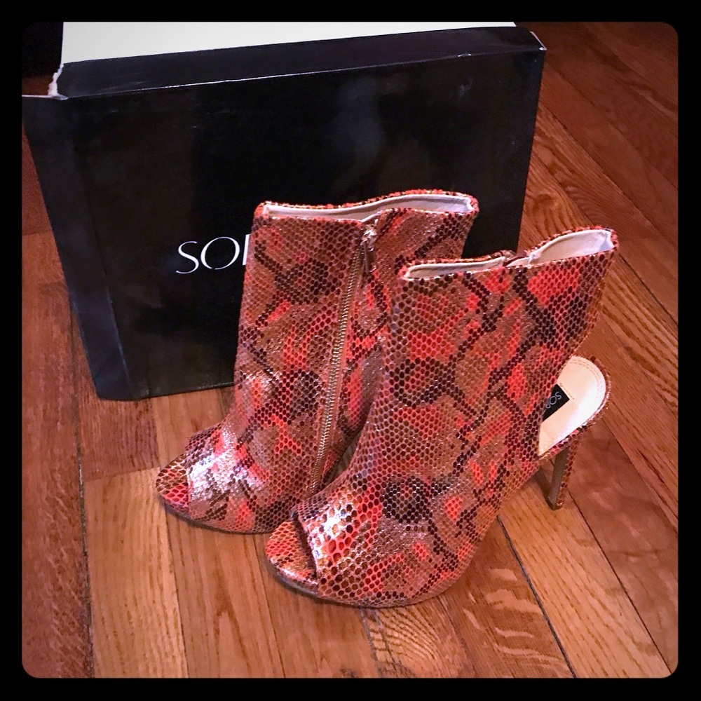 Snake Skin Peep Toe Pumps